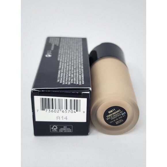 New MAC Cosmetics Studio Radiance Serum Powered Foundation NW11 - Picture 3 of 3
